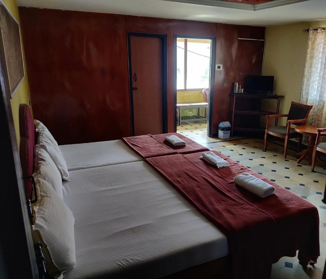 Hotel Caveri Comfort Inn Мадикери Екстериор снимка