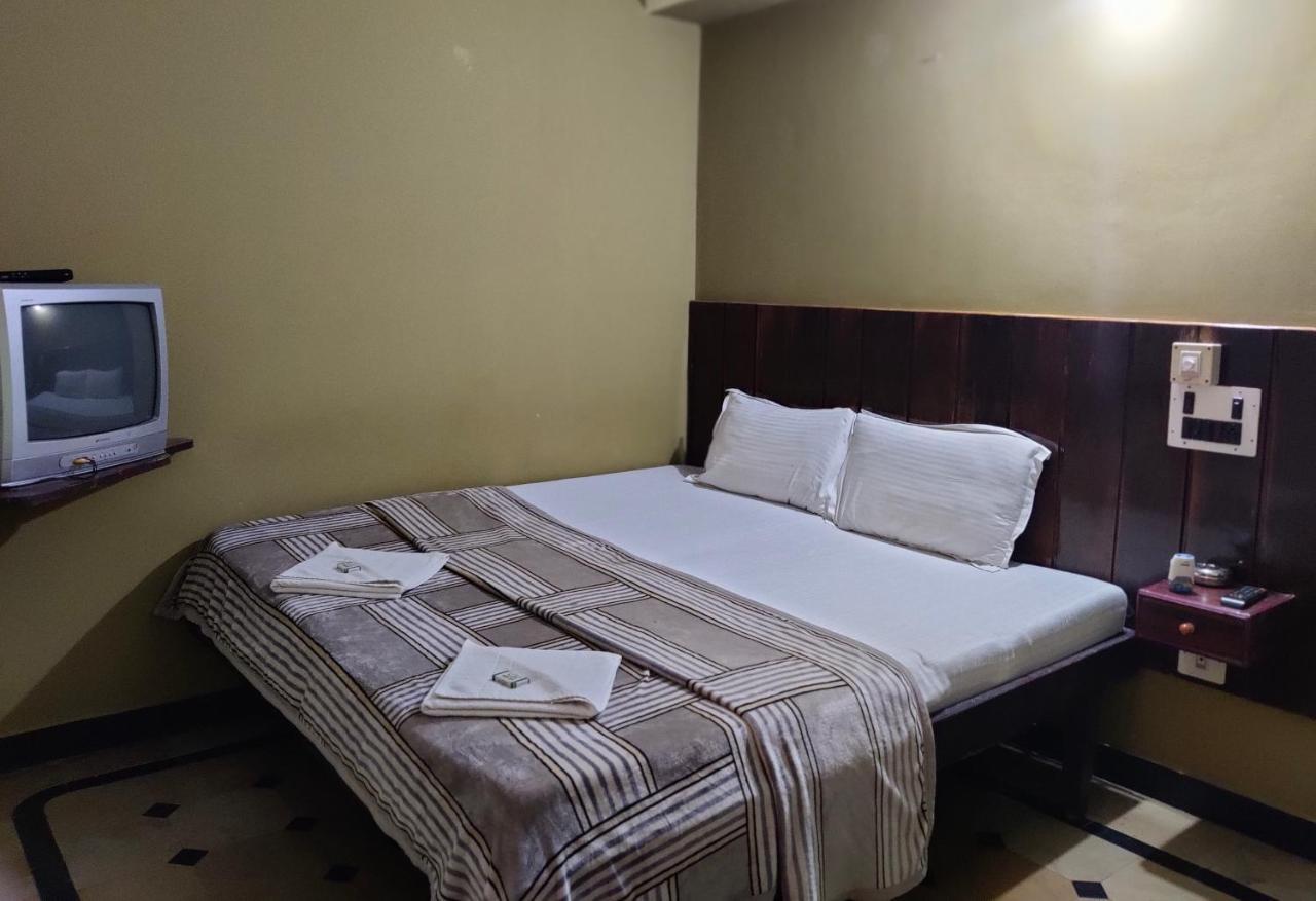 Hotel Caveri Comfort Inn Мадикери Екстериор снимка