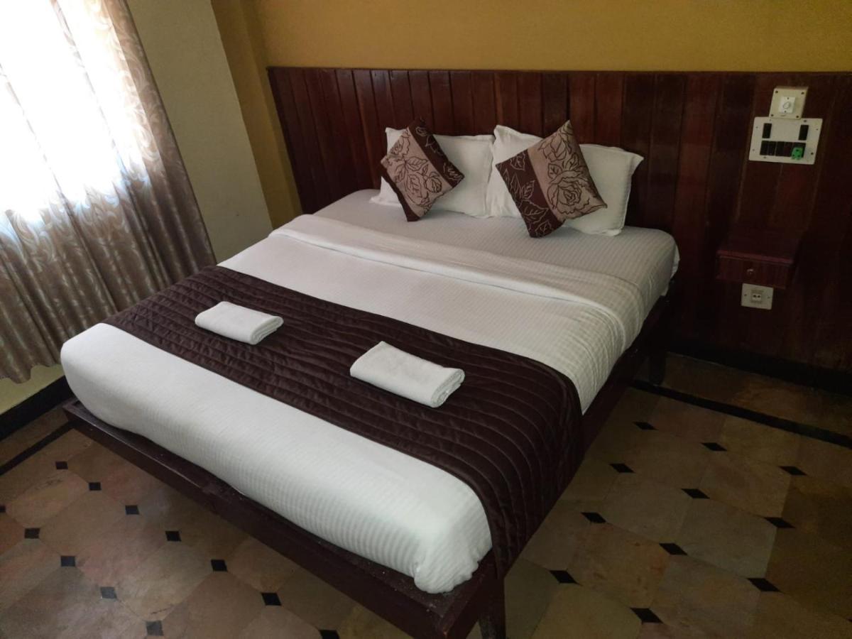 Hotel Caveri Comfort Inn Мадикери Екстериор снимка